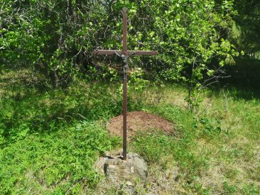 Metalinis kryžius Daukintiškės k. senosiose kapinėse