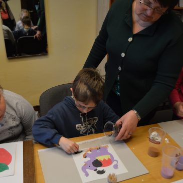 Balandžio 27 d. vyko edukacinė programa „Piešimas spalvotu smėliu“